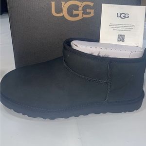 NEW IN BOX UGG MENS CLASSIC ULTRA MINI BOOTS BLACK